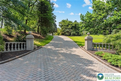 2630 Eagle Ln, Hellertown, PA 18055 - photo 4