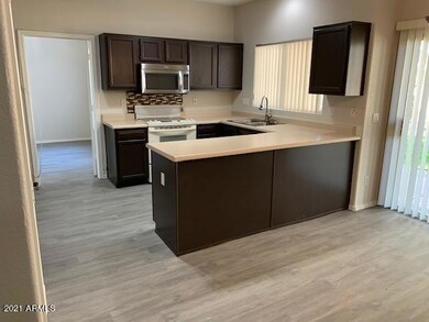 442 W El Freda Rd, Tempe, AZ 85284 - photo 2