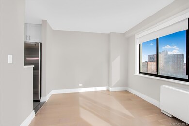 Manor Towers unit 11H, Bronx, NY 10463 - photo 3