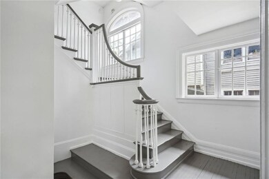 Stairwell access to apartment