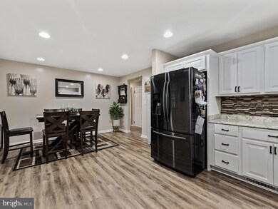 208 Lincoln Ln, Sykesville, MD 21784 - photo 6