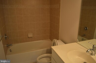 14753 Potomac Branch Dr unit 16, Woodbridge, VA 22191 - photo 4