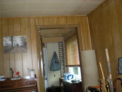 Entry/Foyer. Dining area facing mudroom entrance