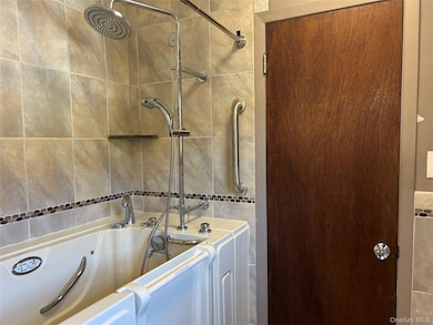 325 Young St, West Babylon, NY 11704 - photo 3