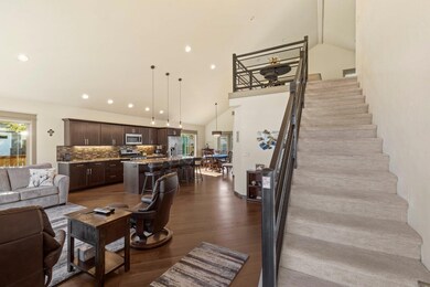 636 John Wayne Dr, Central Point, OR 97502 - photo 6