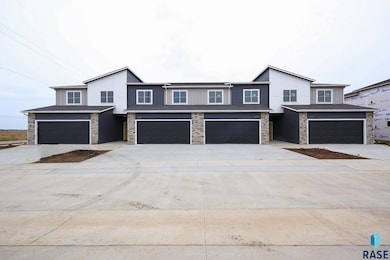 2421 E Caolinn Pl Place, Brandon, SD 57005 - photo 2