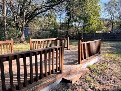 106 Hickory St, Cleburne, TX 76033 - photo 3