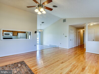 304 Chinkapin Dr, Stephens City, VA 22655 - photo 4