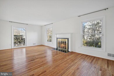 12832 Huntsman Way, Potomac, MD 20854 - photo 7