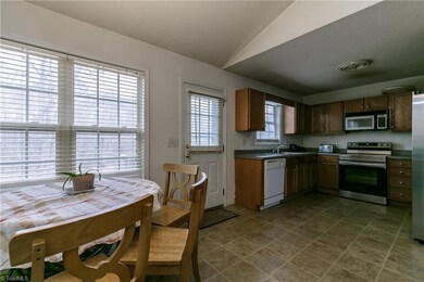 3151 Sundance Dr, Burlington, NC 27217 - photo 6