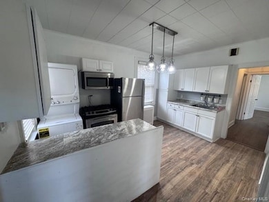 530 Fourth Ave unit 1, Pelham, NY 10803 - photo 2