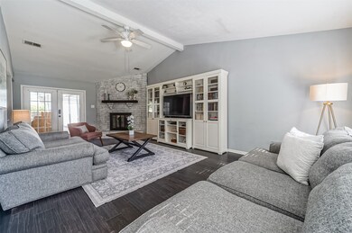 452 E Castle Harbour Dr, Friendswood, TX 77546 - photo 5