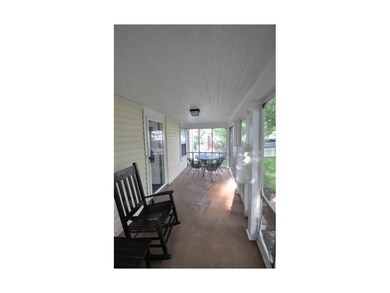 Screened in front porch.