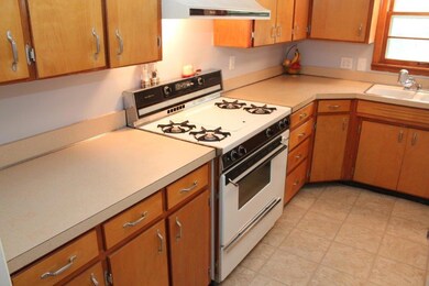 KITCHEN (ALL APPLIANCES INCLUDED)