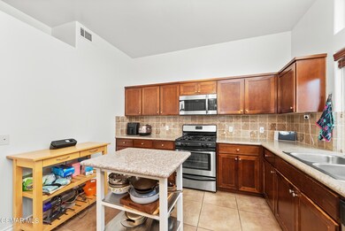 10235 Independence Ave Chatsworth-11
