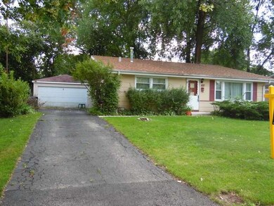 111 Siesta Rd, Carpentersville, IL 60110 - photo 4