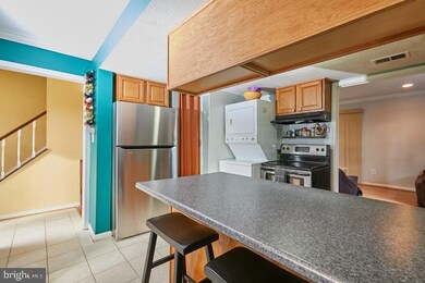 1022C Brixton Ct, Sterling, VA 20164 - photo 7