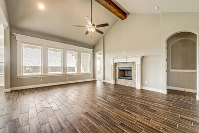 318 Oar Wood Dr, Granbury, TX 76049 - photo 5