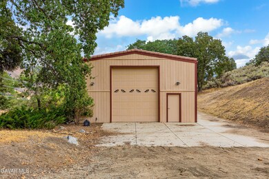 25900 Cumberland Rd, Tehachapi, CA 93561 - photo 3