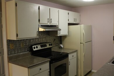 1929 Blackstone Dr unit 1929, Nashua, NH 03063 - photo 4