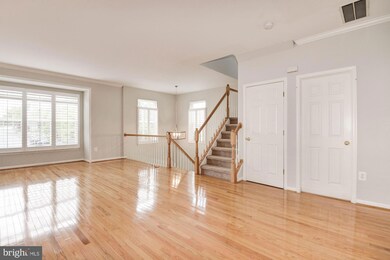 2452 Laura Mark Ln, Herndon, VA 20171 - photo 5