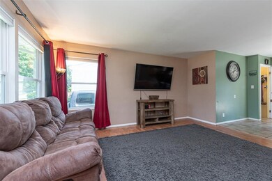 5539 Plainview Dr NW, Cedar Rapids, IA 52405 - photo 2