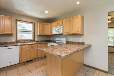 1666 9th St NW, Cedar Rapids, IA 52405 - photo 6