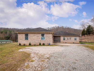 634 Hitch N Go Ln, Elkview, WV 25071 - photo 2