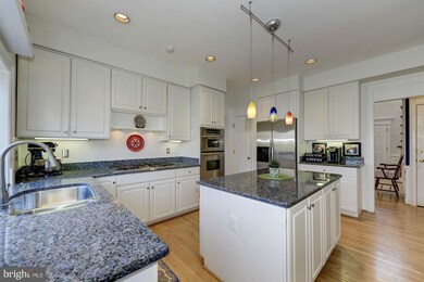 8507 Capo Ct, Vienna, VA 22182 - photo 6