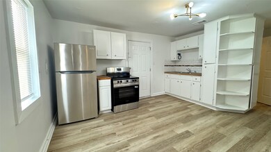 105 Clear Lake Rd unit C, Highlands, TX 77562 - photo 3