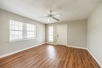 9117 Harvest Acres Dr unit A, Manvel, TX 77578 - photo 2