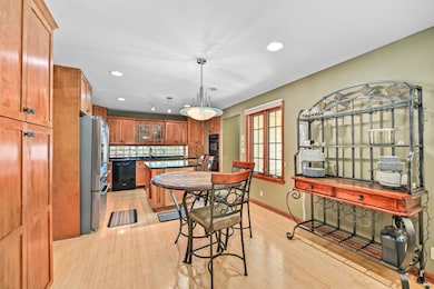 Eat-In Kitchen
