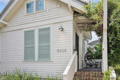 ADORABLE 2 STY CAMELBACK W 2 BEDROOMS 1 BATH DOWN