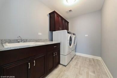 665 S Parkside Ave, Elmhurst, IL 60126 - photo 3