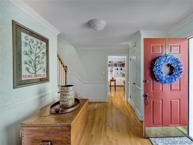 Spacious entrance hall with view of the family roo