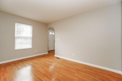 001-photo-living-room-12096298