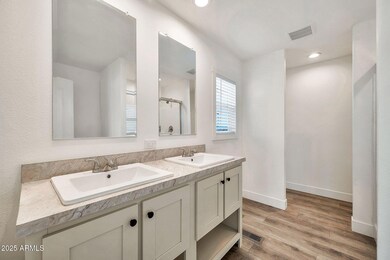 53798 W Footprints-18