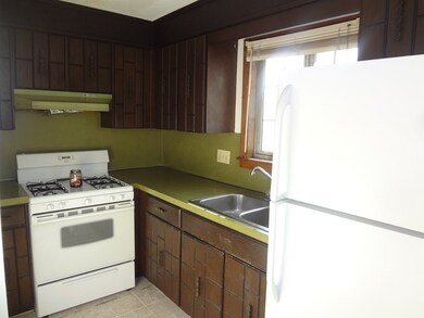 39-41 Greenwich St unit 39B, Ludlow, MA 01056 - photo 4