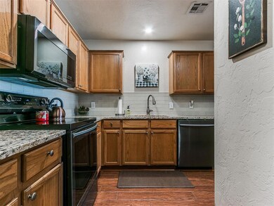 Kitchen - Look at all the cabinet and counter spac