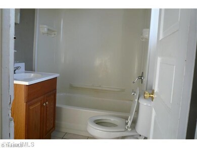 405 Thomas St, Reidsville, NC 27320 - photo 6