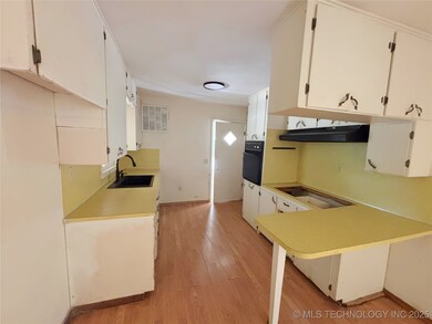 102 E Thompson, Vian, OK 74962 - photo 5