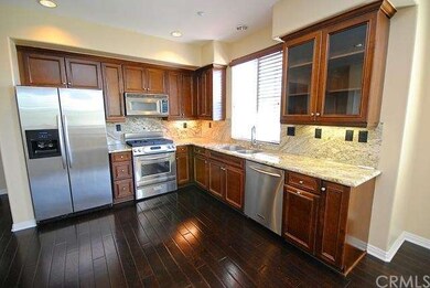 Gourmet chef's kitchen with granite back splash an