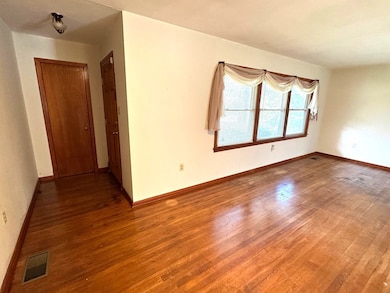 106 Shelly Dr, McComb, MS 39648 - photo 2