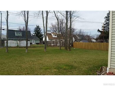 Yard. Large expansive yard