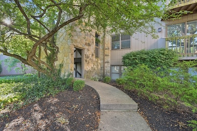 3127 Griggsview Ct, Columbus, OH 43221 - photo 5