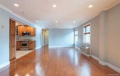 42-23 212th St unit 3B, Bayside, NY 11361 - photo 5