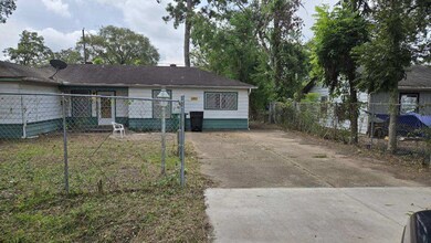 610 Wellington St, Houston, TX 77076 - photo 3
