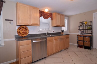 25 Endicott St, Cranston, RI 02910 - photo 7