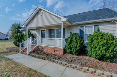 2562 Foxfire Ln, Burlington, NC 27217 - photo 2