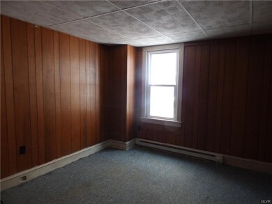 213 E Bertsch St, Lansford, PA 18232 - photo 4